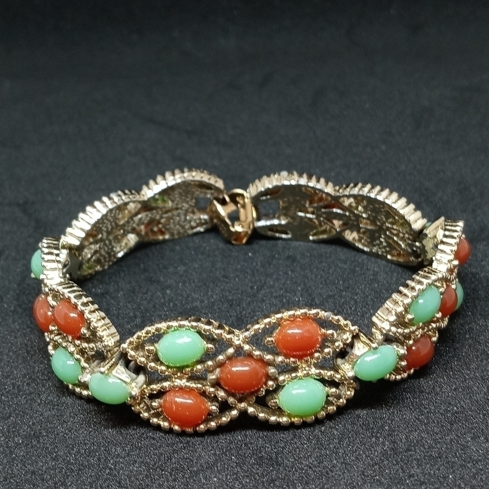 Sarah Coventry bracelet beautiful gold accent with beaded design safety clasp.